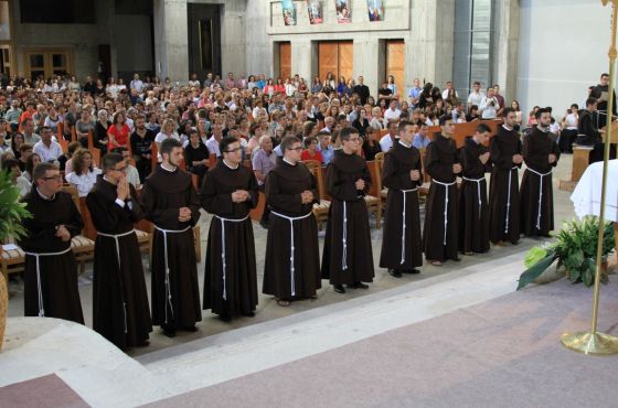 JEDANAESTORICA NOVAKA OBUKLA HABIT U MOSTARU