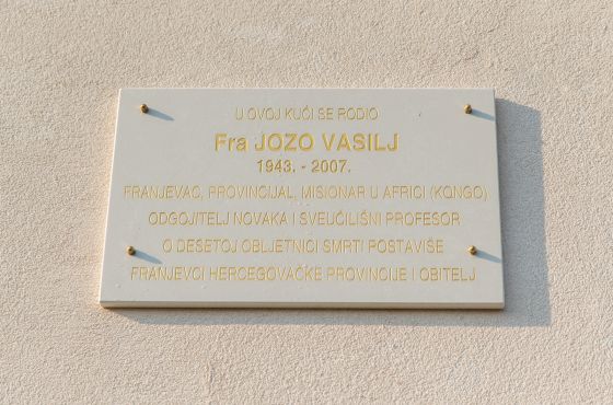 SPOMENPLOČA ZA FRA JOZU VASILJA