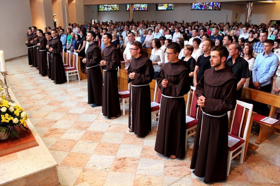 POLAGANJE PRVIH FRANJEVAČKIH ZAVJETA