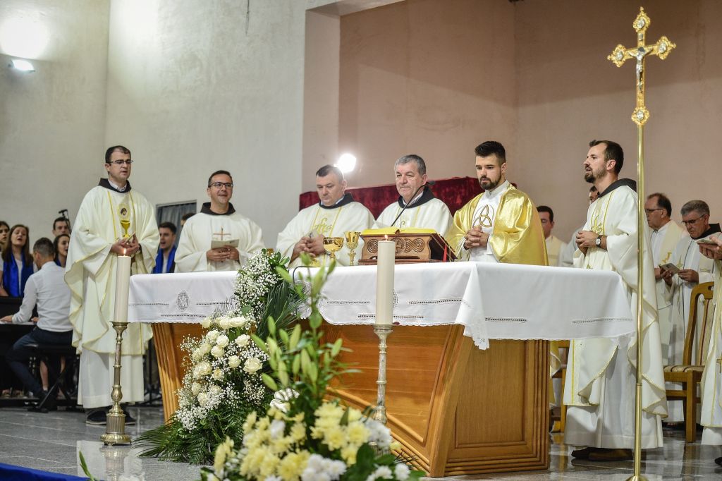 MLADA MISA FRA ROBERTA KAVELJA