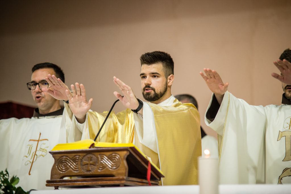 MLADA MISA FRA ROBERTA KAVELJA