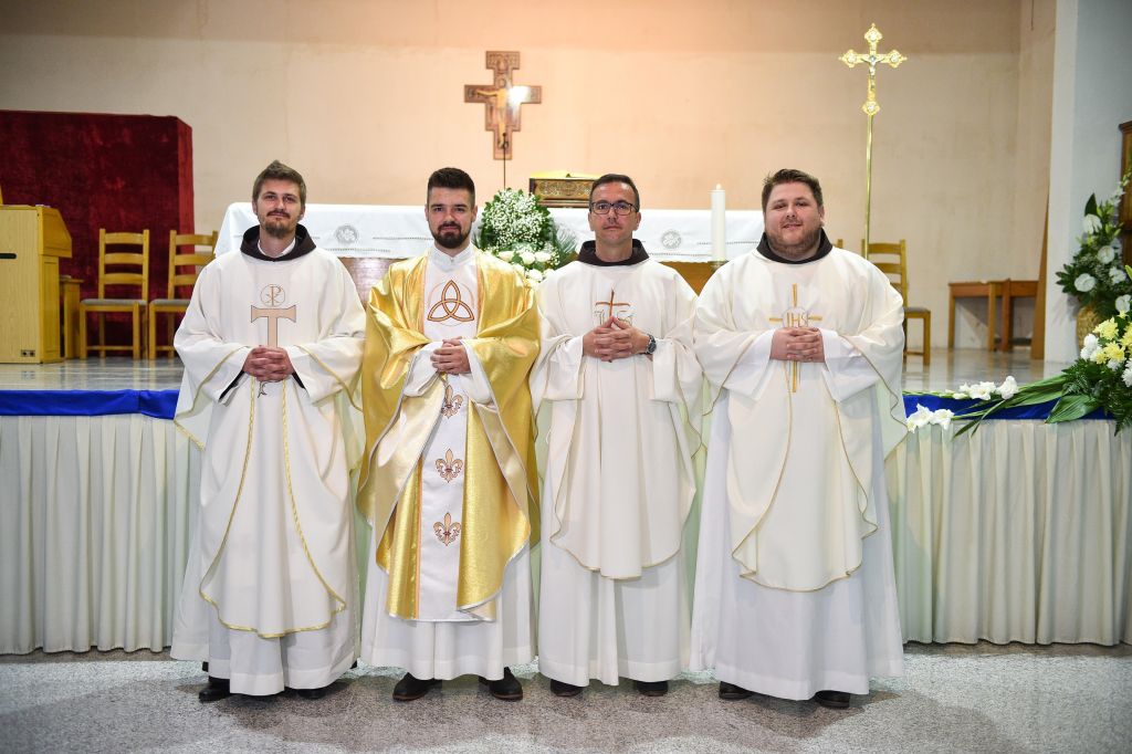 MLADA MISA FRA ROBERTA KAVELJA