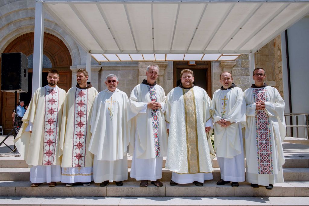 MLADA MISA FRA ANTONIJA MUSE