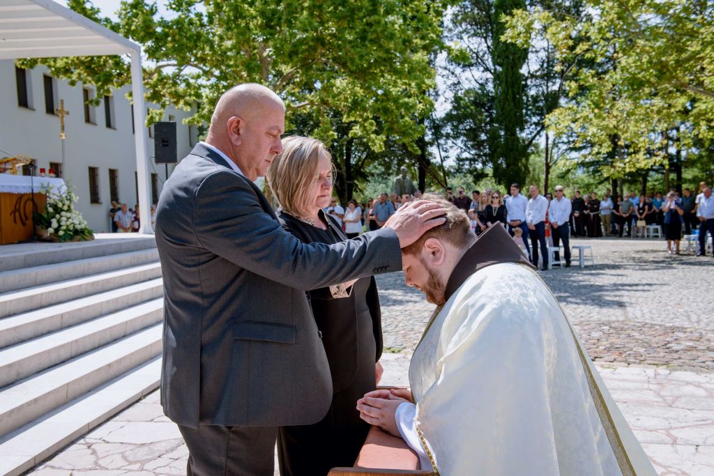 MLADA MISA FRA ANTONIJA MUSE