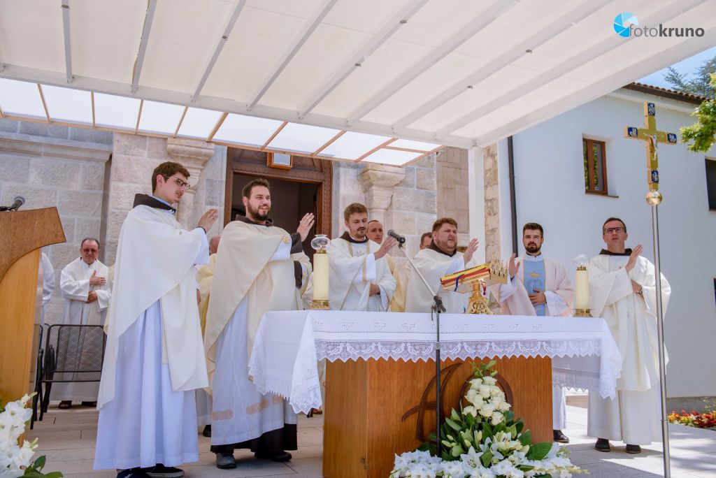 MLADA MISA FRA JOZE HRKAĆA