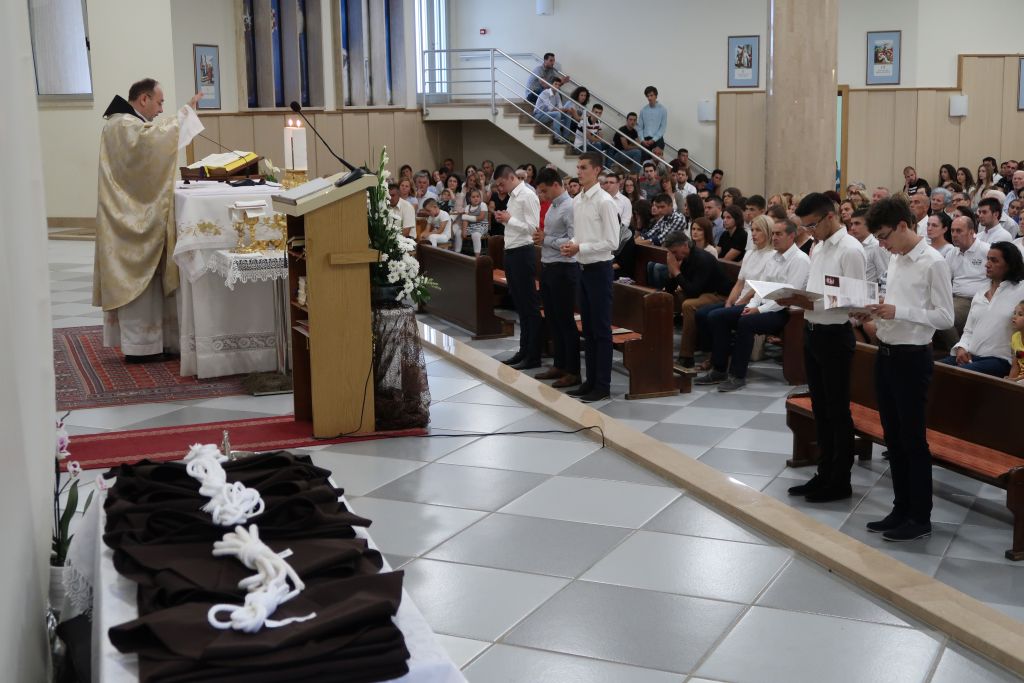 OBLAČENJE FRANJEVAČKOGA HABITA