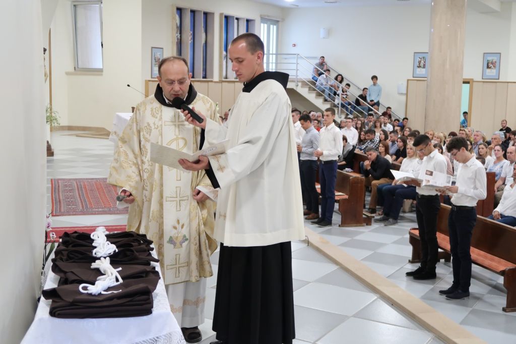 OBLAČENJE FRANJEVAČKOGA HABITA