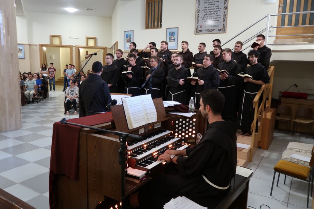 OBLAČENJE FRANJEVAČKOGA HABITA