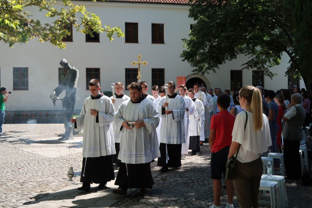 MLADA MISA FRA ZVONIMIRA PAVIČIĆA