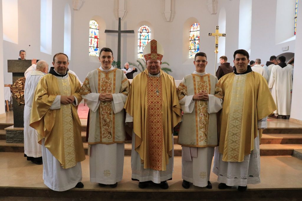 Rogožine - ređenje