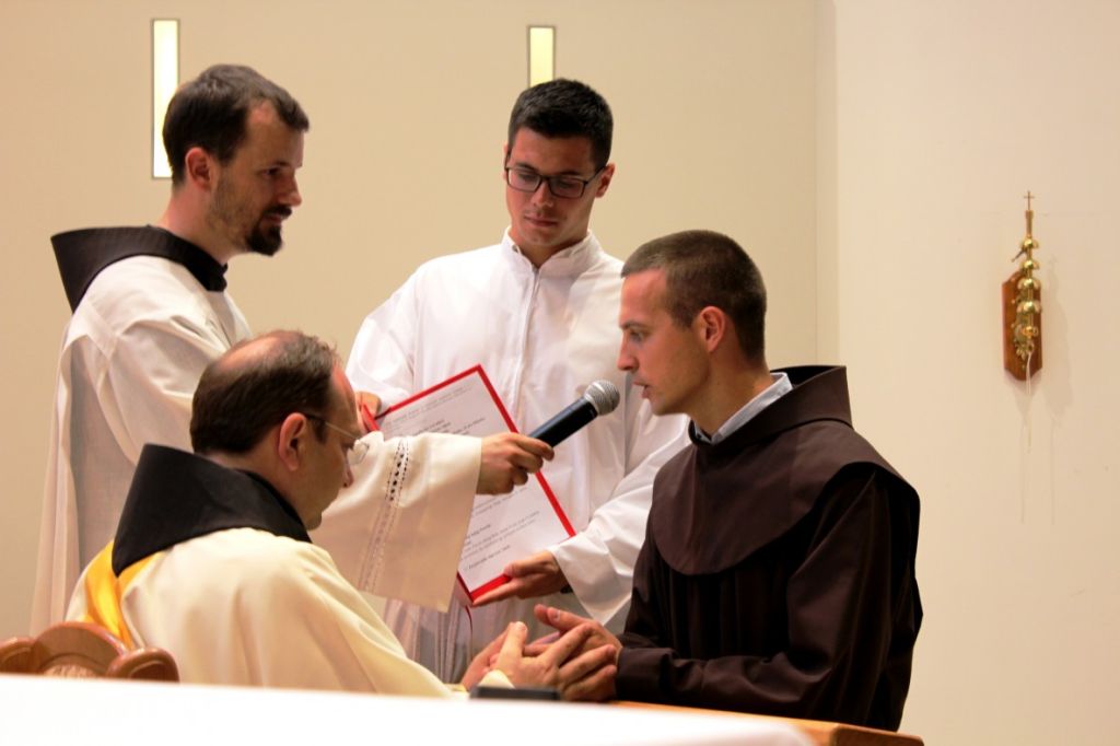 POLAGANJE PRVIH ZAVJETA 