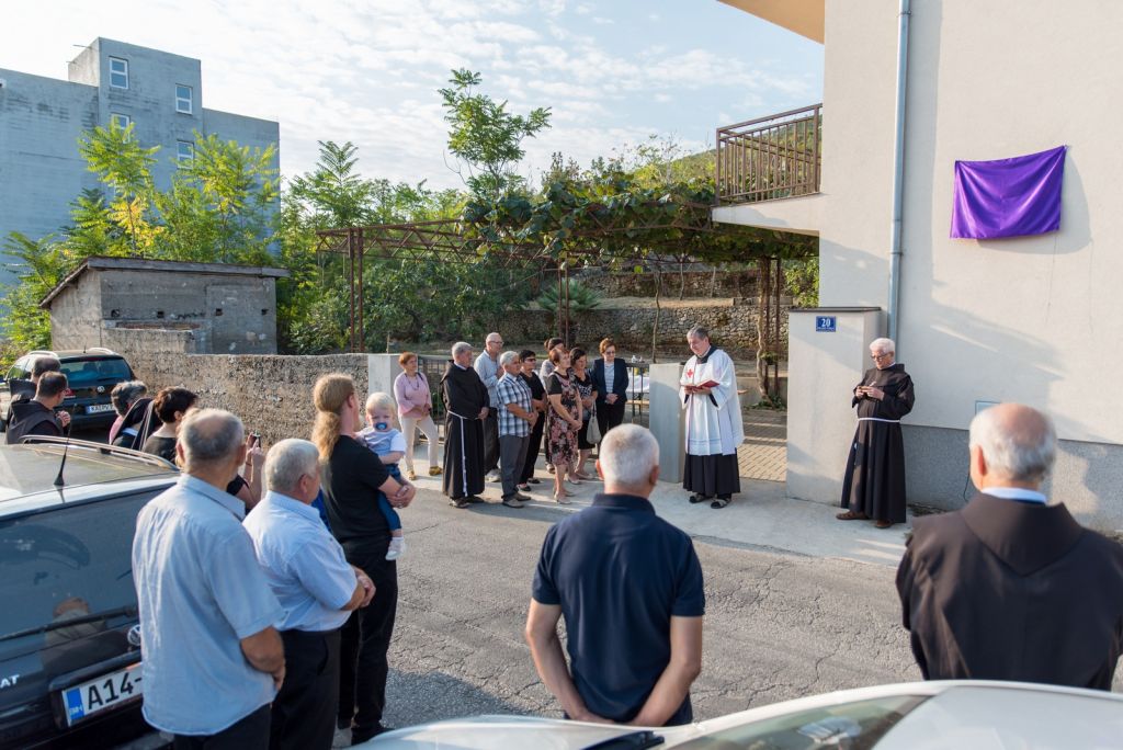 SPOMENPLOČA ZA FRA JOZU VASILJA