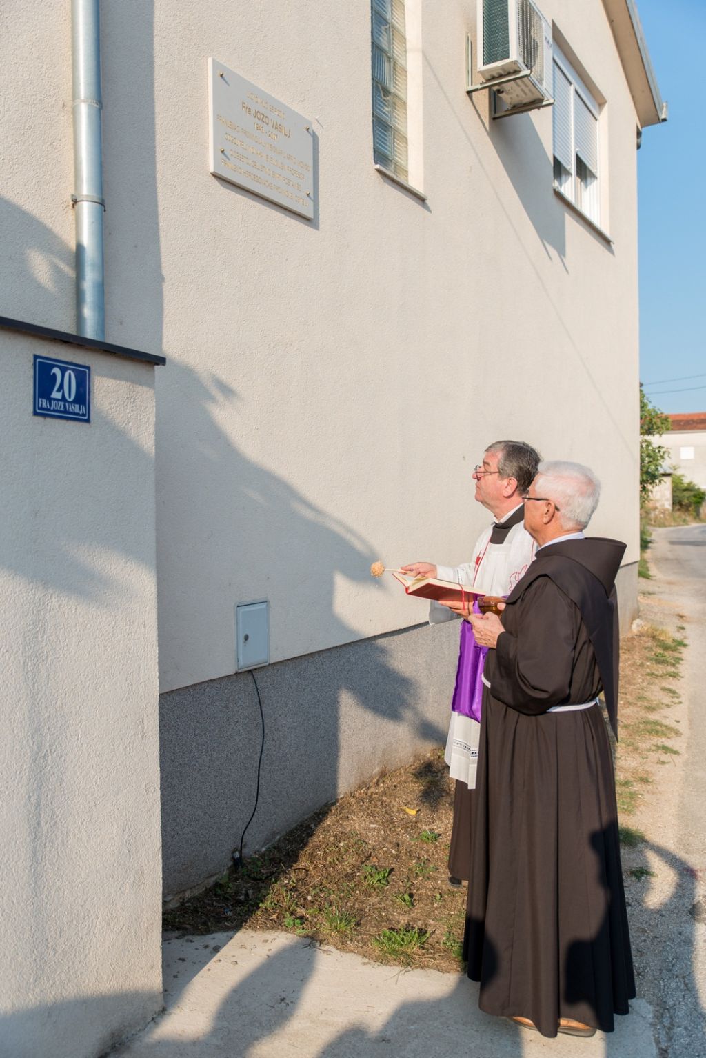 SPOMENPLOČA ZA FRA JOZU VASILJA