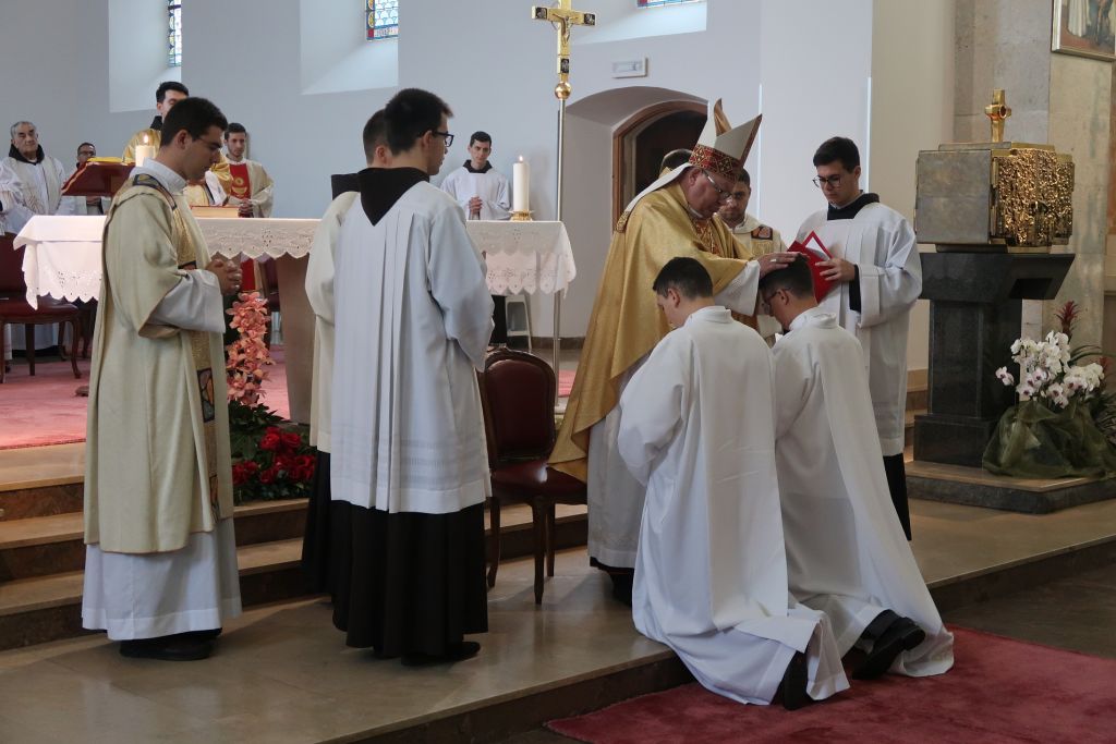 Rogožine - ređenje