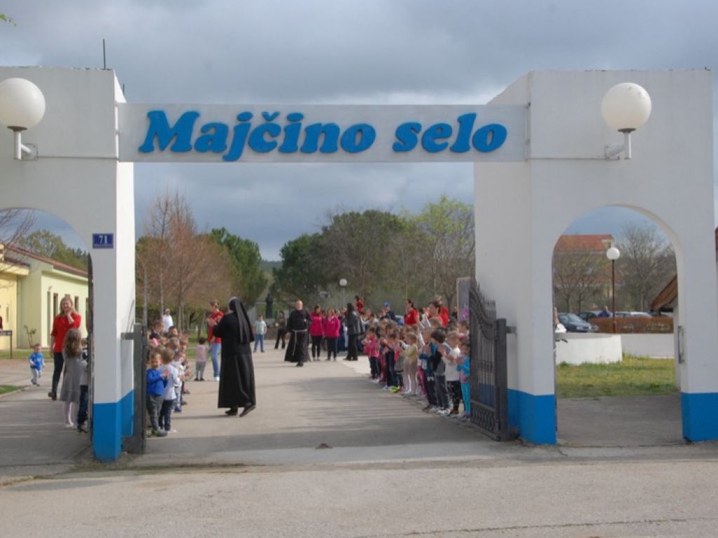 MAJČINO SELO