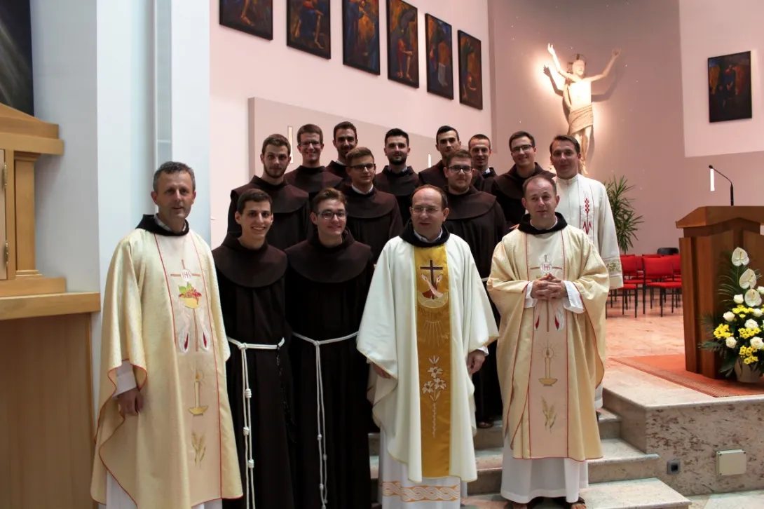 POLAGANJE PRVIH ZAVJETA 