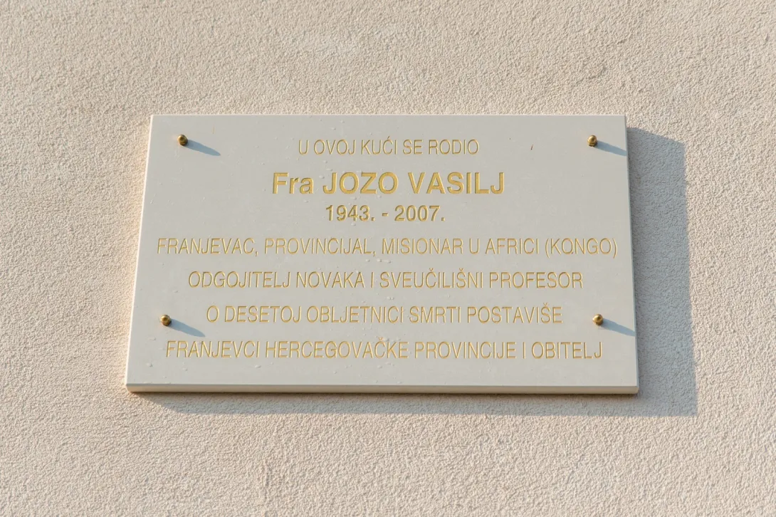 SPOMENPLOČA ZA FRA JOZU VASILJA